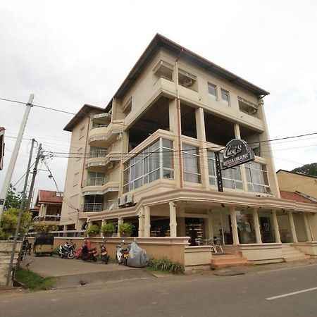 נגומבו Oyo 317 Choy'S Waterfront Residence מראה חיצוני תמונה