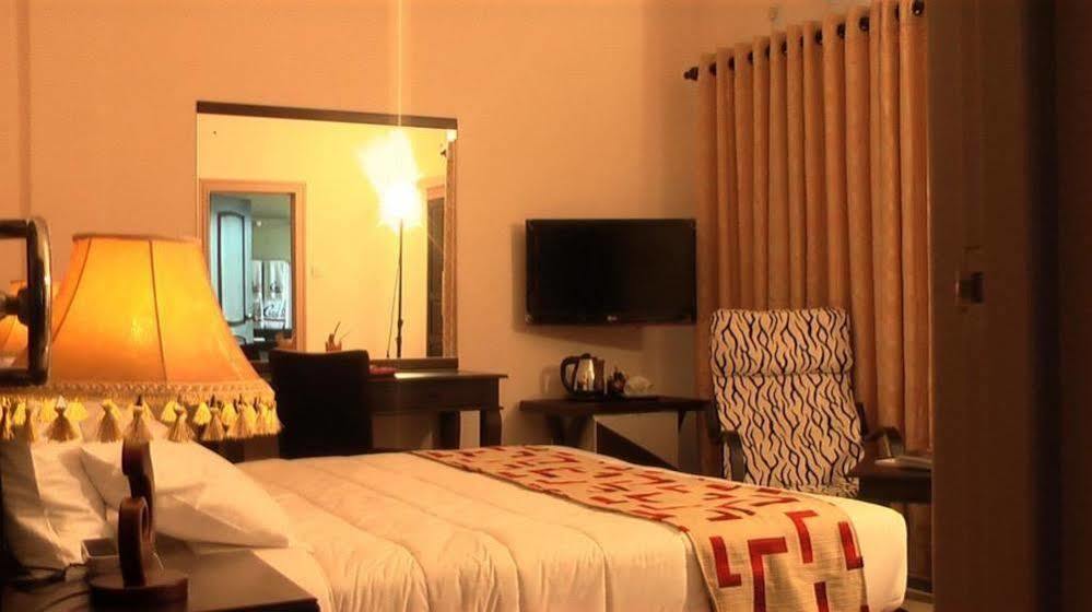 נגומבו Oyo 317 Choy'S Waterfront Residence מראה חיצוני תמונה