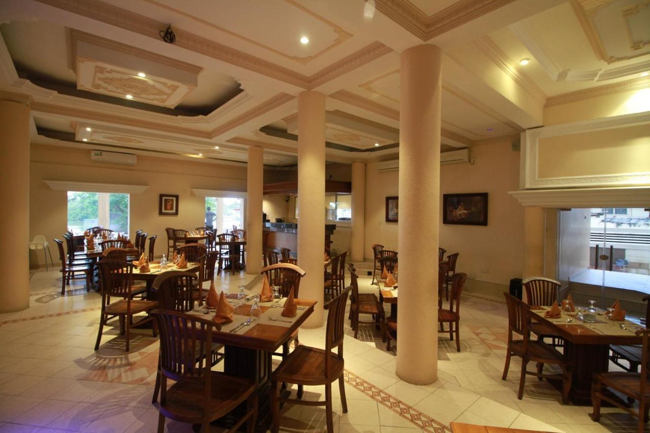 נגומבו Oyo 317 Choy'S Waterfront Residence מראה חיצוני תמונה