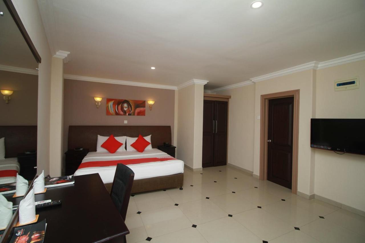נגומבו Oyo 317 Choy'S Waterfront Residence מראה חיצוני תמונה
