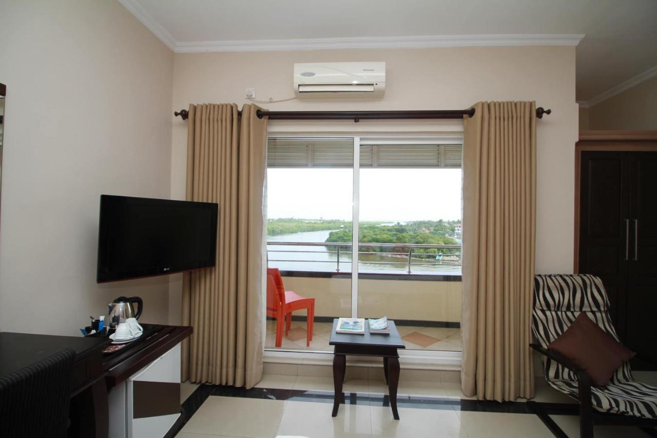 נגומבו Oyo 317 Choy'S Waterfront Residence מראה חיצוני תמונה