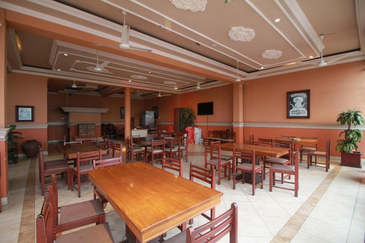 נגומבו Oyo 317 Choy'S Waterfront Residence מראה חיצוני תמונה